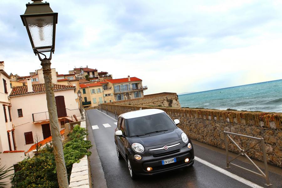  Fiat 500L 1.6 MJT 2013 года  (фото 18 из 47)